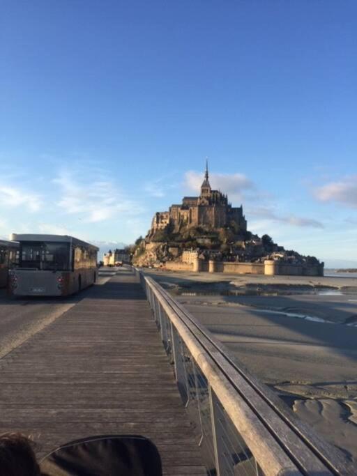 Maison Familiale A 10 Min Du Mont Saint Michel Pontorson Kültér fotó